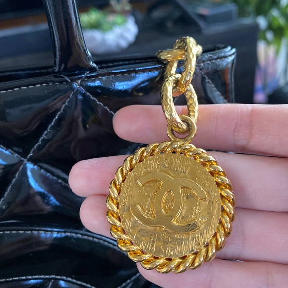 Vintage Chanel Medallion Patent 
Gold Hardware - Picture 3 of 7